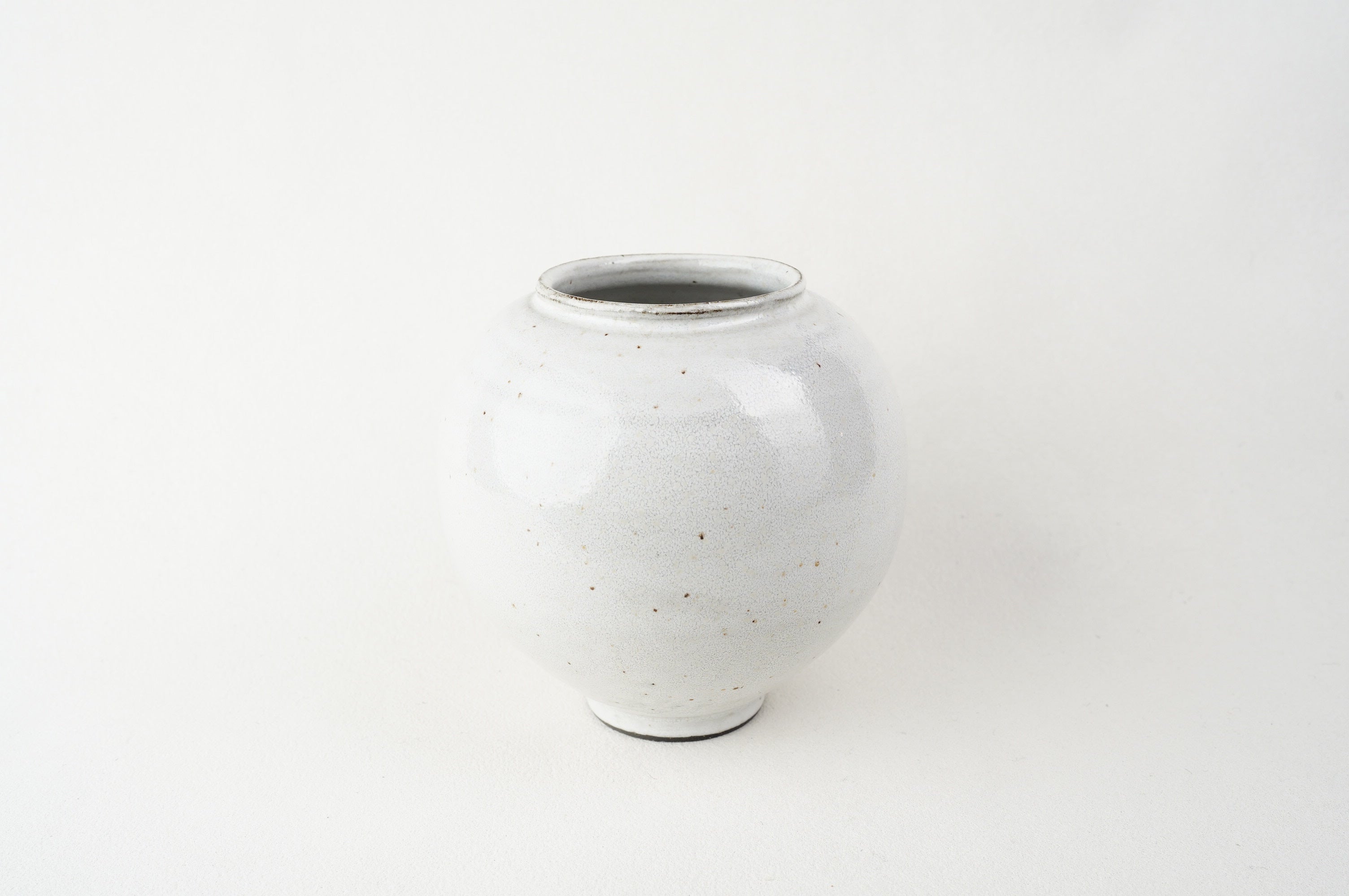 White-Glazed Black Clay Moon Jar