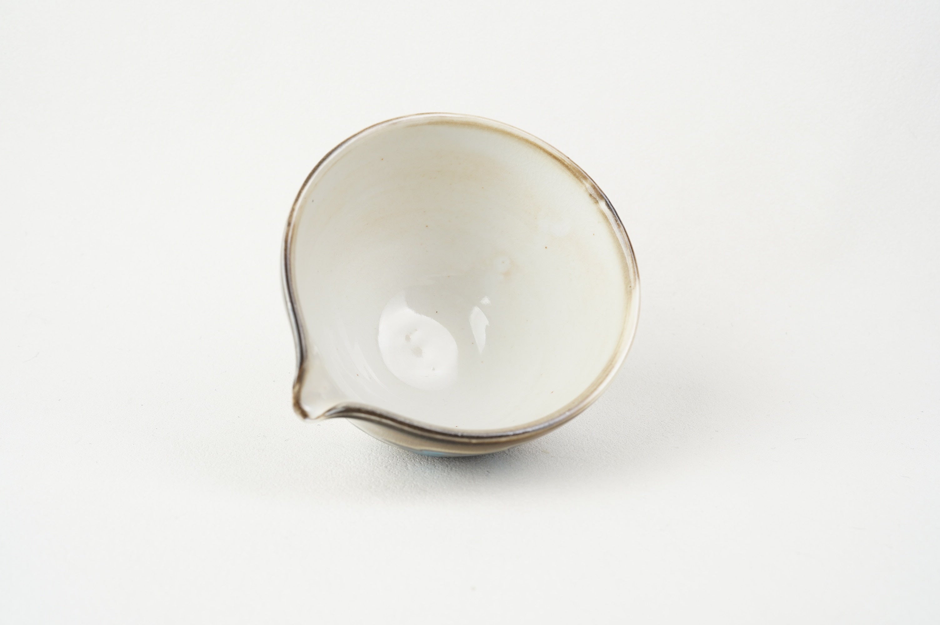 White Shino Matcha Bowl with Decor